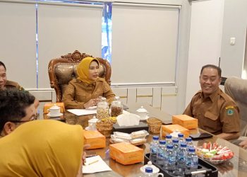 Atasi Tumpukan Sampah Sungai Ketawang, Wabup Mimik Minta Desa Terdampak Pasang Jaring Sungai