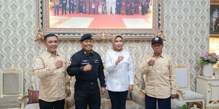 Support Teh Herbal Lokal, Wabup Mimik Jadi Brand “Mak’e Kumis Kucing Sidoarjo”