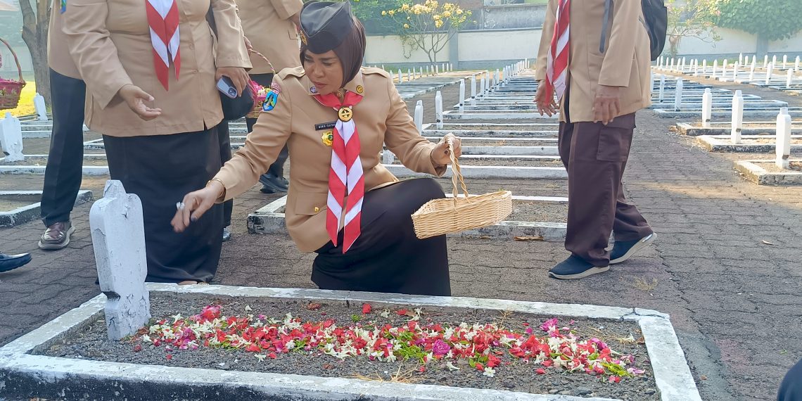 Wabup Mimik Idayana Pimpin Ziarah Hari Pramuka ke-65 di TMP Sidoarjo