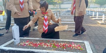 Wabup Mimik Idayana Pimpin Ziarah Hari Pramuka ke-65 di TMP Sidoarjo