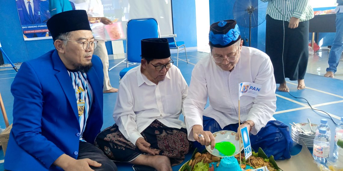 Datangkan KH Mas Mansyur Talchah dan 200 Anak Yatim, DPD PAN Sidoarjo Tasyakuran Bagi 28 Tumpeng