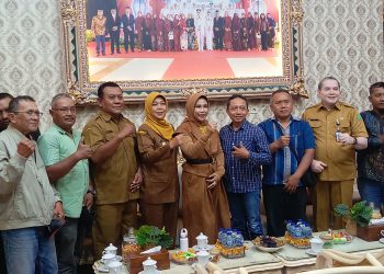 Digusur dari Lahan KAI, PKL Desa Sumorame Berkeluh ke Wabup Mimik Idayana