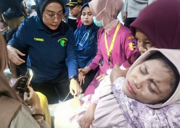 Polisi Sidoarjo Bantu Evakuasi dan Dampingi Santri Korban Keracunan