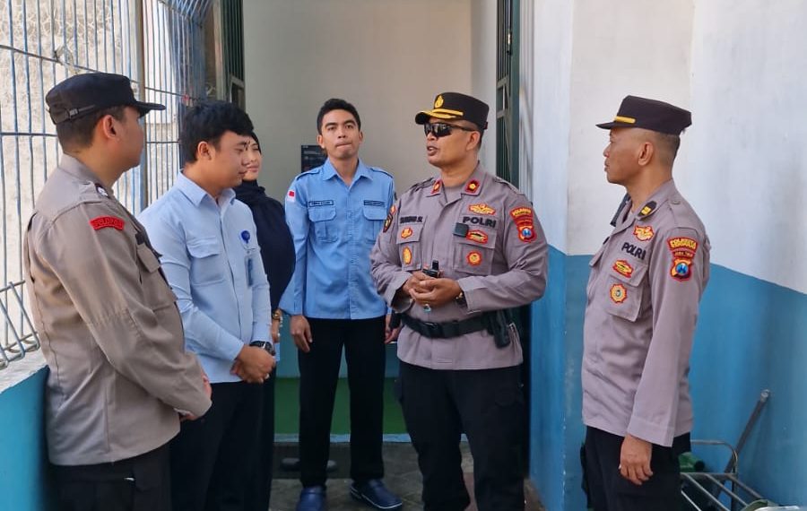Kapolsek Buduran Monitoring dan Dampingi SPPG, Pastikan Keamanan MBG
