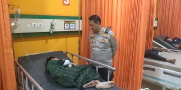 Kapolsek Sidoarjo Kota Jenguk Santri Putat dalam Perawatan Medis
