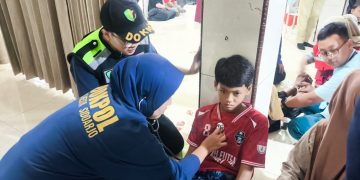 Tim Dokkes Polresta Sidoarjo Patroli Kesehatan, Pantau Kondisi Santri Ponpes di Tanggulangin