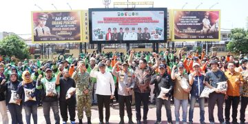 Forkopimda Sidoarjo Bagikan 1.000 Paket Sembako untuk Ojol
