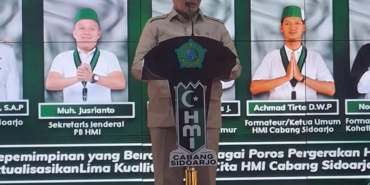 Pelantikan Pengurus HMI Cabang Sidoarjo, Koordinator Presidium MN KAHMI Romo Syafi’i Minta HMI Tetap Kritis dan Kolaboratif