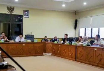 Komisi A DPRD Sidoarjo Gelar Hearing Warga Desa Pranti 11 Tahun Urus SHM Mandeg