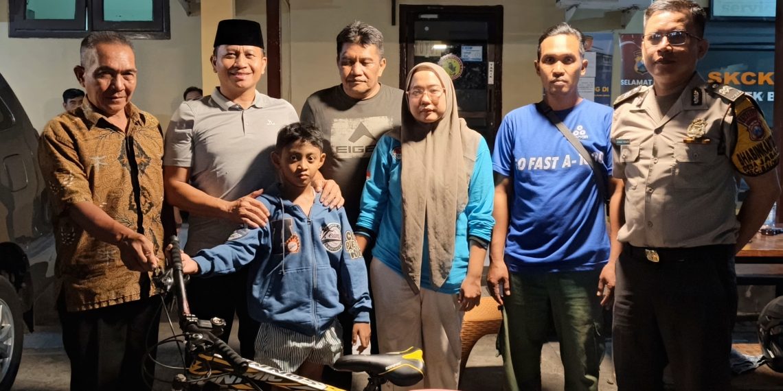 Polsek Balongbendo Temukan Anak Hilang dan Kembali Bertemu Orang Tuanya