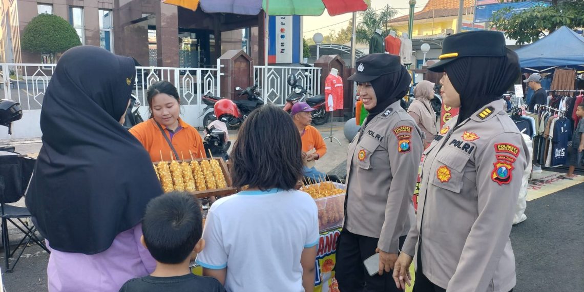 Polwan Polresta Sidoarjo Patroli dan Amankan Car Free Day di Kawasan Alun-Alun