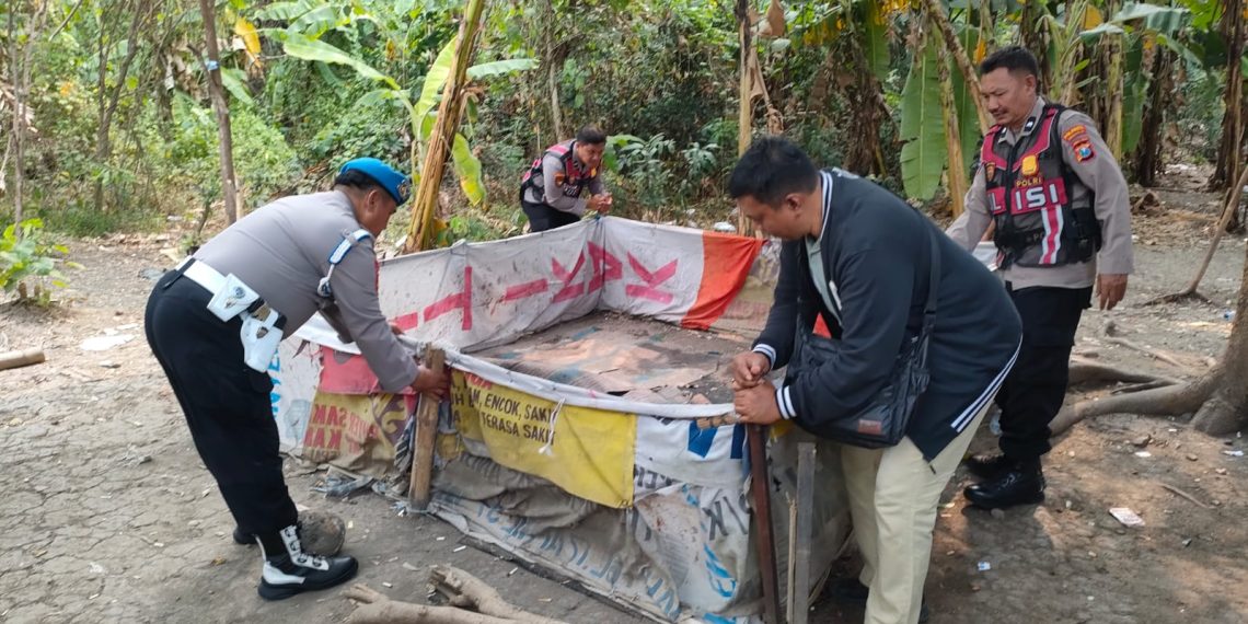 Polsek Krian Datangi Lokasi dan Tertibkan Arena Judi Sabung Ayam