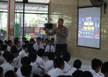 Polresta Sidoarjo Beri Edukasi Bahaya Kenakalan Remaja, Bullying dan Radikalisme ke Siswa SMPN 1 Waru