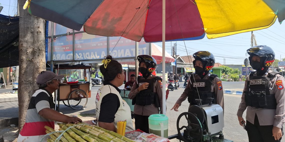 Polwan Jenggala Presisi Patroli Roda Dua, Sasar Permukiman, Pasar dan Sekolah