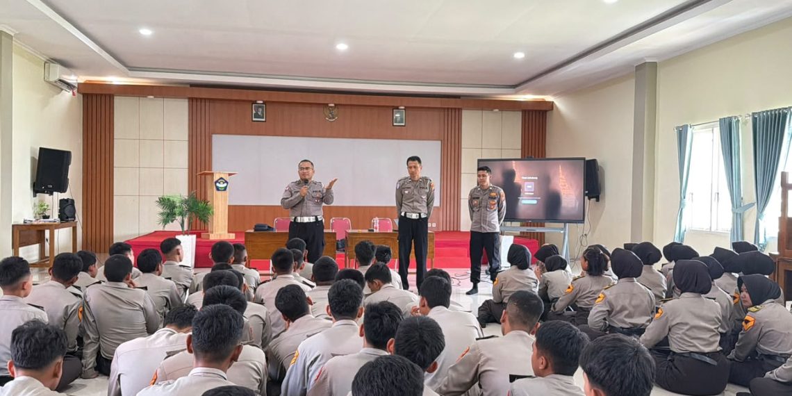 Polresta Sidoarjo Berikan Penyuluhan Pemahaman Dasar AI di SMA Bhayangkari Porong