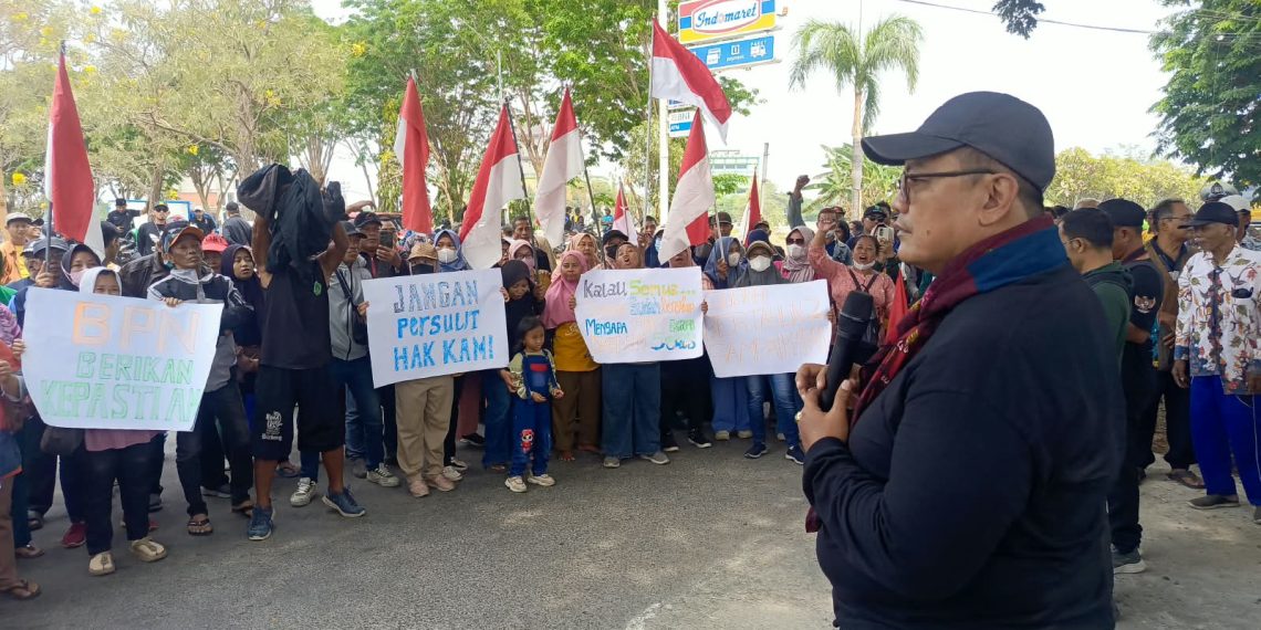 11 Tahun Urus Sertifikat Tanah Tak Selesai, Ratusan Warga Desa Pranti Geruduk BPN Sidoarjo