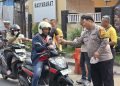 Jumat Berkah Polsek Waru Bagikan 100 Paket Makanan dan Minum untuk Masyarakat