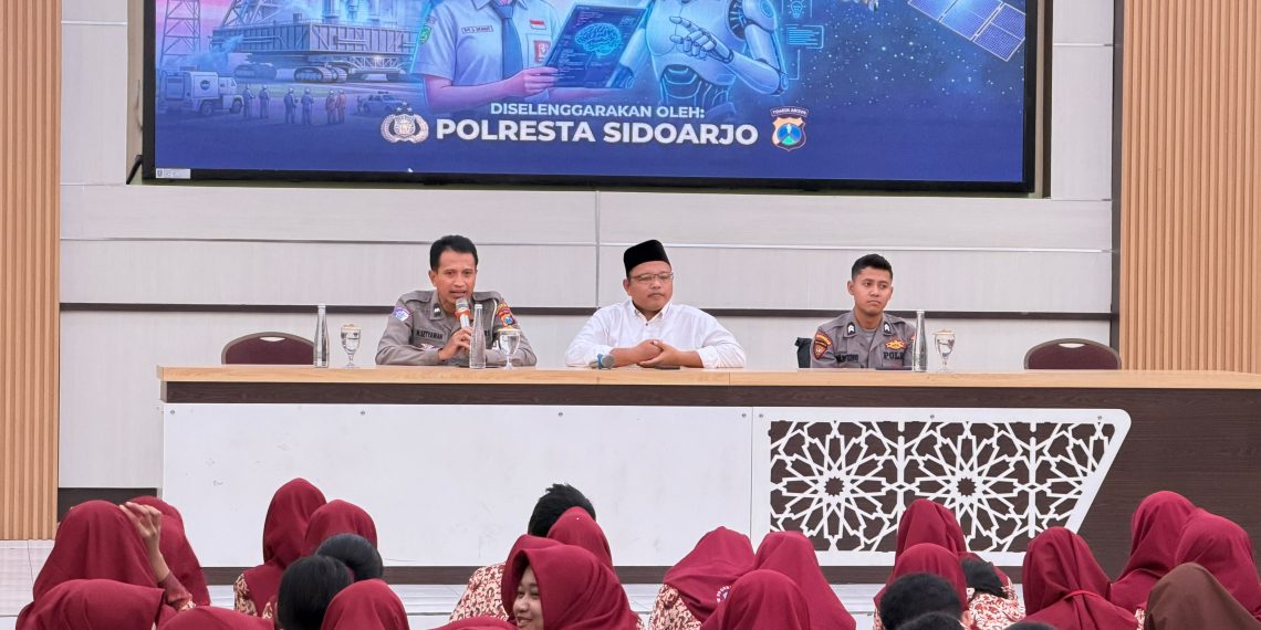 Polresta Sidoarjo Edukasi Siswa SMKN 2 Buduran tentang Pemanfaatan AI