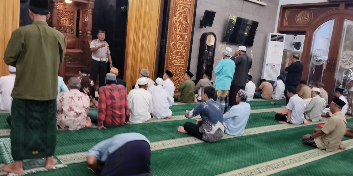 Kapolsek Gedangan Sholat Jumat Keliling, Perkuat Sinergi dengan Masyarakat