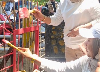 Rayakan HUT Presiden Prabowo, DPC Partai Gerindra Sidoarjo Tanam Pohon, Pengecatan dan Bersihkan Sungai Laksanakan Program ASRI