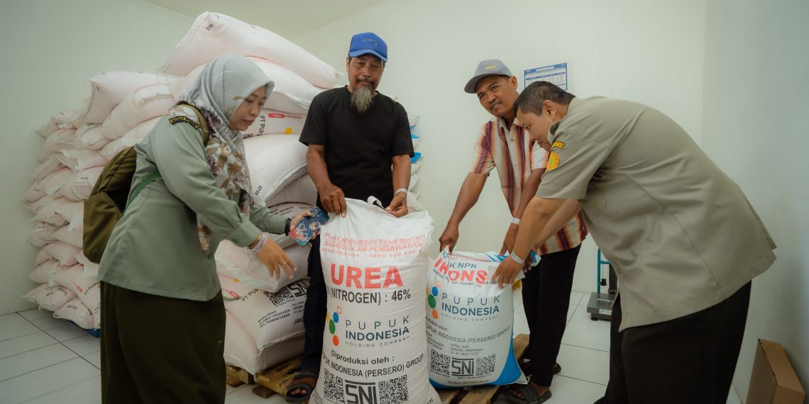 Tebus Pupuk di Koperasi Desa Merah Putih, Petani: Mudah & Sesuai HET