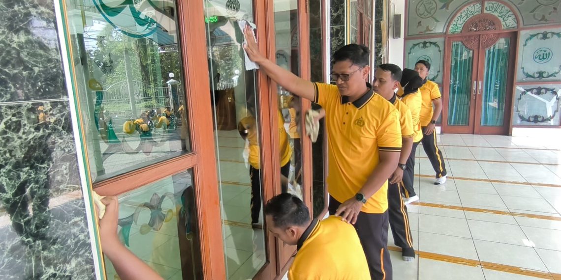 Peringati HUT Ke-75 Humas Polri, Polresta Sidoarjo Gelar Baksos di Masjid Sabilul Muttaqin