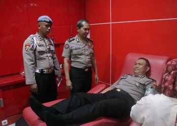 Polresta Sidoarjo Bersama Wartawan dan Netizen Donorkan Darah Peringati 75 Tahun Humas Polri