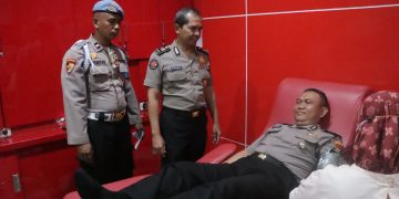 Polresta Sidoarjo Bersama Wartawan dan Netizen Donorkan Darah Peringati 75 Tahun Humas Polri