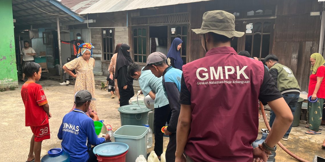 DPD GMPK Kalsel Salurkan Bantuan 10.000 Liter Air Bersih untuk Masyarakat Kabupaten Banjar