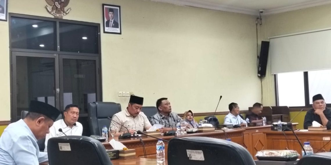 Hearing Komisi D DPRD Sidoarjo, Kades Kalimati Tepis Tuduhan Penggelapan Bansos Pangan