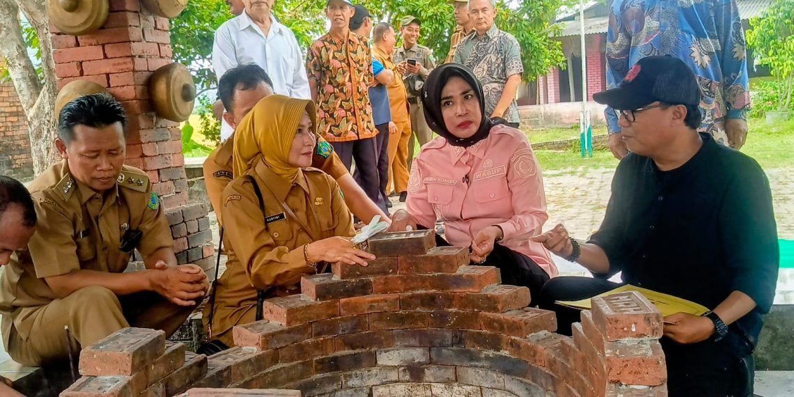 Rasakan Kesegaran, Wabup Mimik Basuh Muka dan Minum Air Sendang Agung dan Kembangkan jadi Potensi Wisata Religi