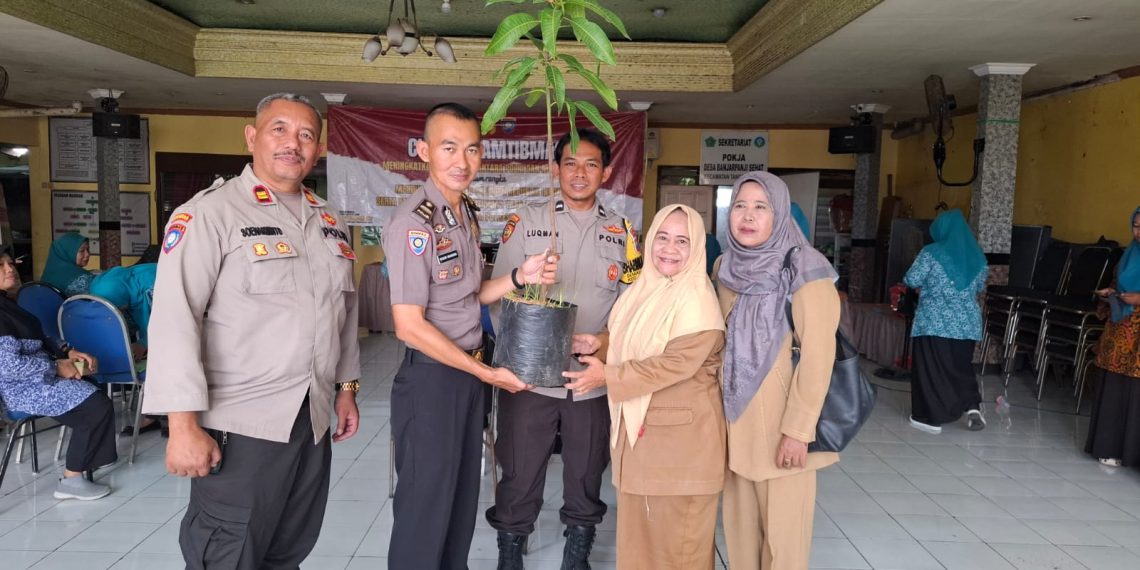 Satbinmas Polresta Sidoarjo Gencarkan Green Policing di Desa Banjar Panji