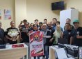Penuh Keakraban dan Canda, Prank Tim Medol Piramida Berujung Suprise untuk Kasi Humas Polresta Sidoarjo