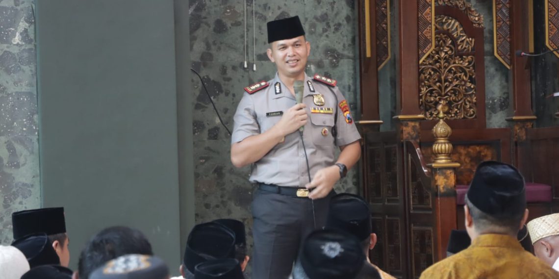 Polresta Sidoarjo Gelar Shalat Jumat Keliling dan Peduli Masyarakat