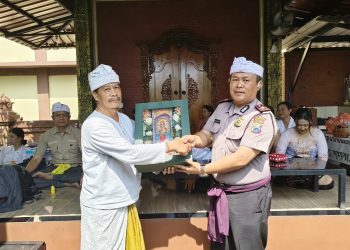 Umat Hindu Polresta Sidoarjo Gelar Persembahyangan Hari Suci Saraswati, Perkuat Kerukunan dan Kebersamaan